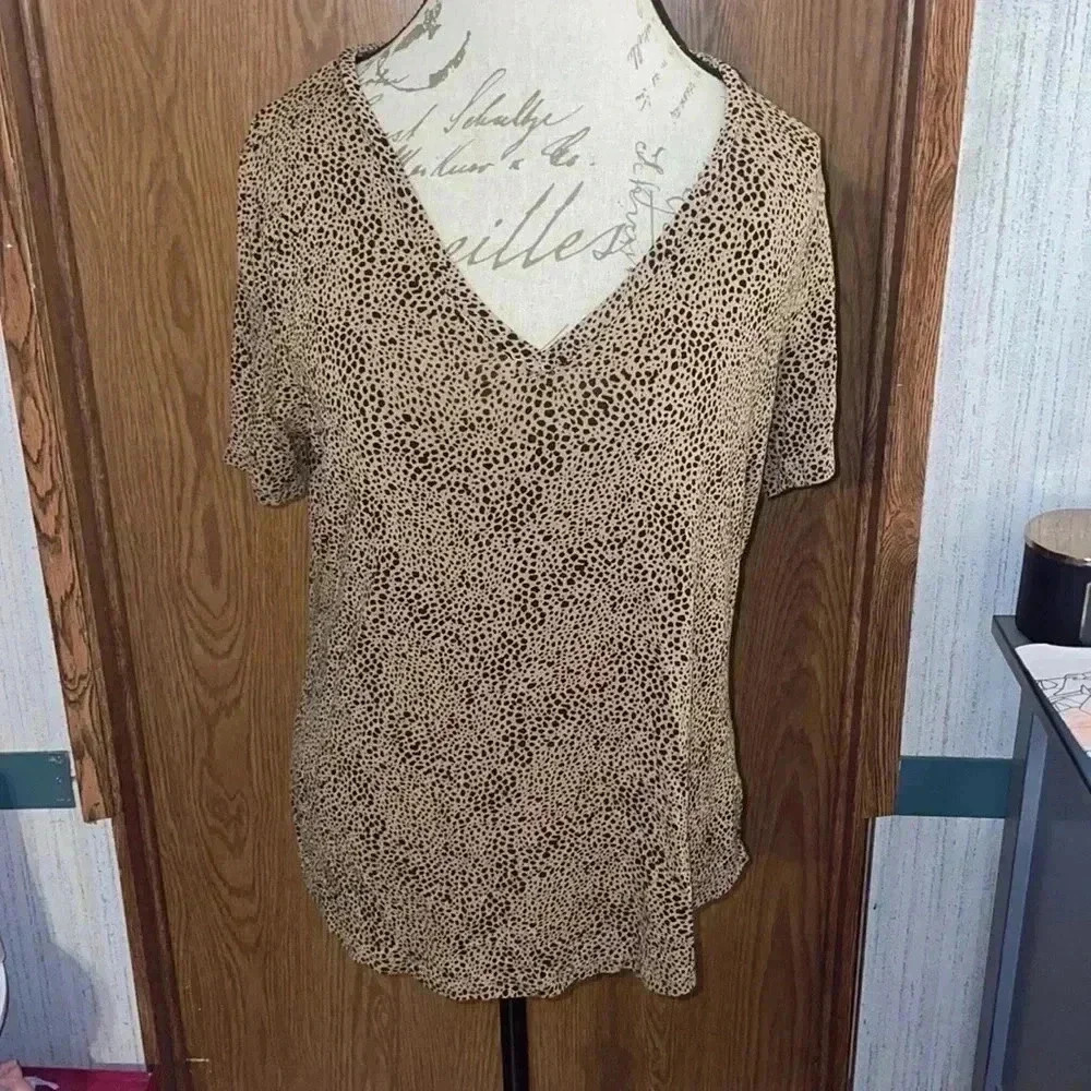 Women’s Old Navy T-shirt